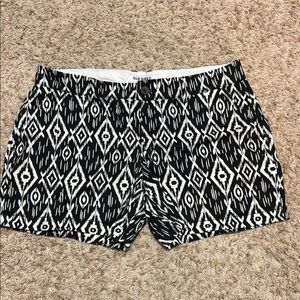Old Navy Sz 10 Black and White Patterned Shorts